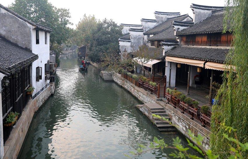 为什么农村夫妇宁愿待在家里耕田，也不愿让另一方出来游戏画面